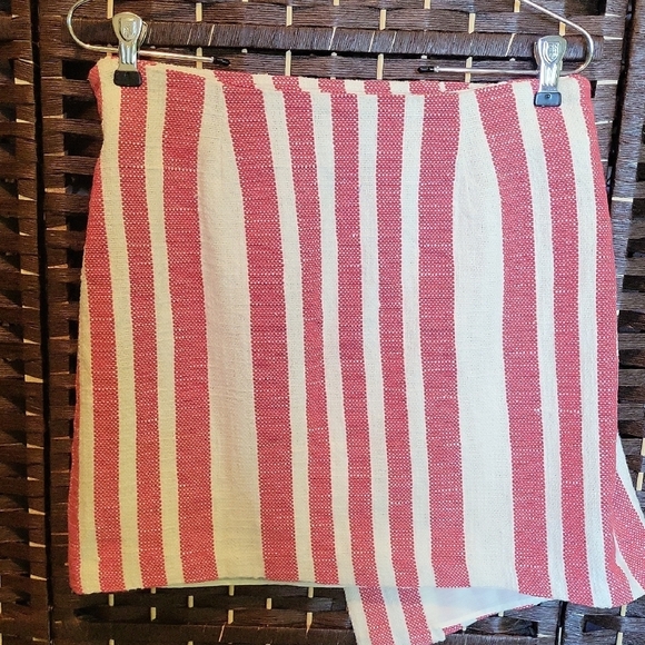 Elegant Red and Cream Striped Mini Skirt - Picture 3 of 6